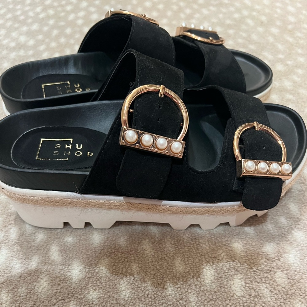 Shu shop Delilah sandal size 8 - black suede with pearl/gold buckle